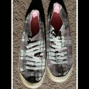 Easy on Airwalk band sneakers